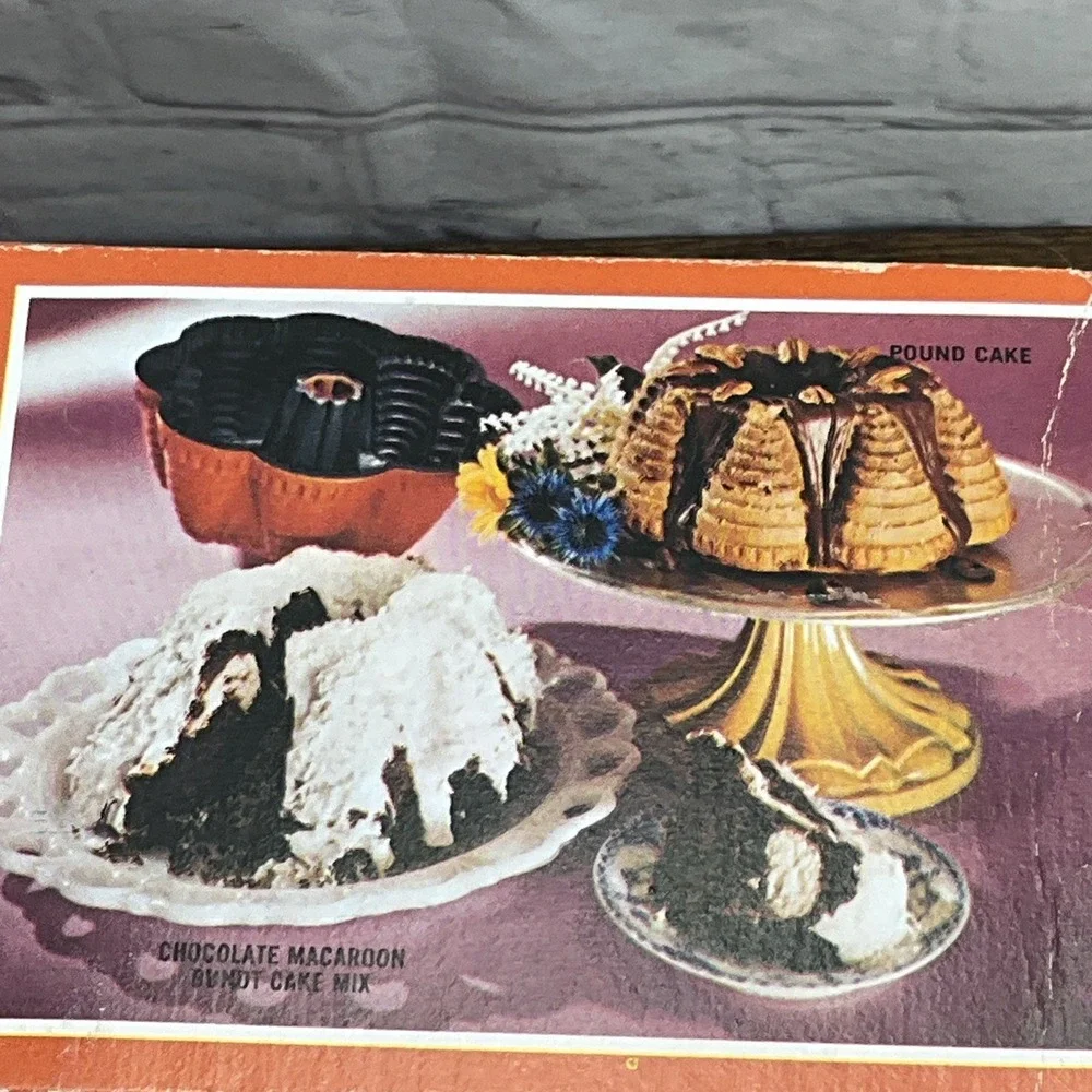 New Vintage Nordic Ware Bundt Fiesta Party Pan Cast Aluminum Brown